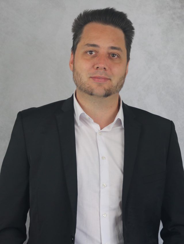 https://www.csaibildung.de/wp-content/uploads/2024/07/Dennis-Blumenthal-640x850.jpg